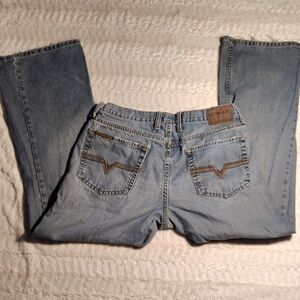 Light Wash Denim Jeans with Back Pocket Stitching
